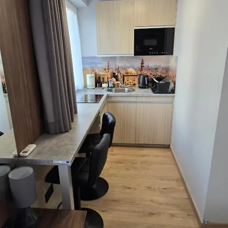 Metropolis Centrum Aparthotel 4*